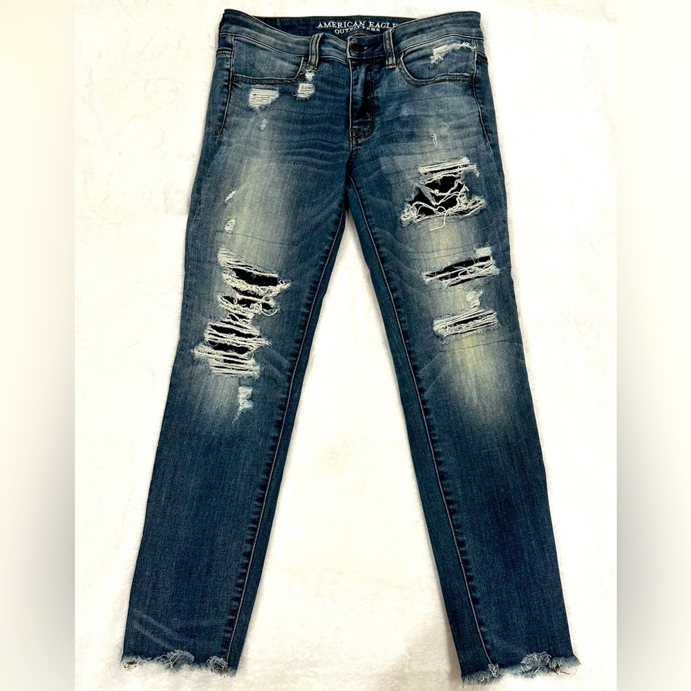 American Eagle Outfitters Distressed Blue Jeans